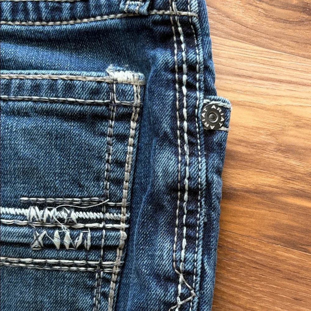 Ariat Dark Blue Distressed Jeans like new!! - Picture 6 of 8